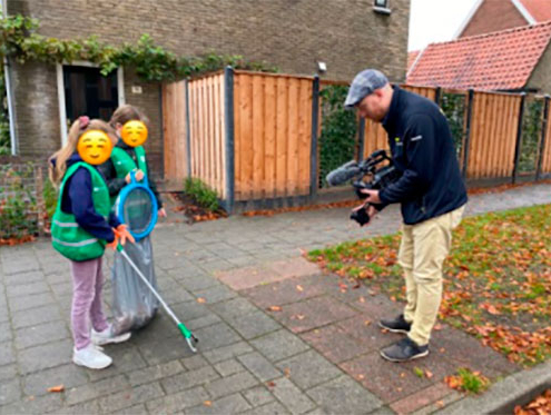 Students working hard to keep the streets around our school clean and tidy.
